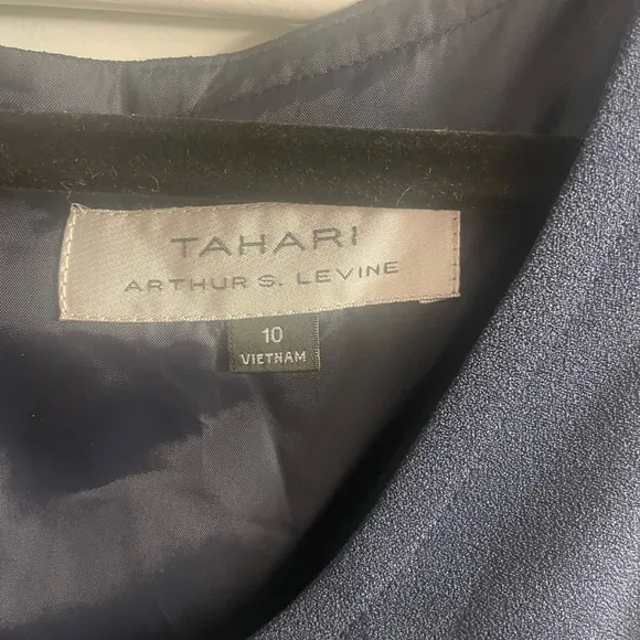 Tahari Arthur S. Levine Classic Navy Sheath Dress NWT Size 10