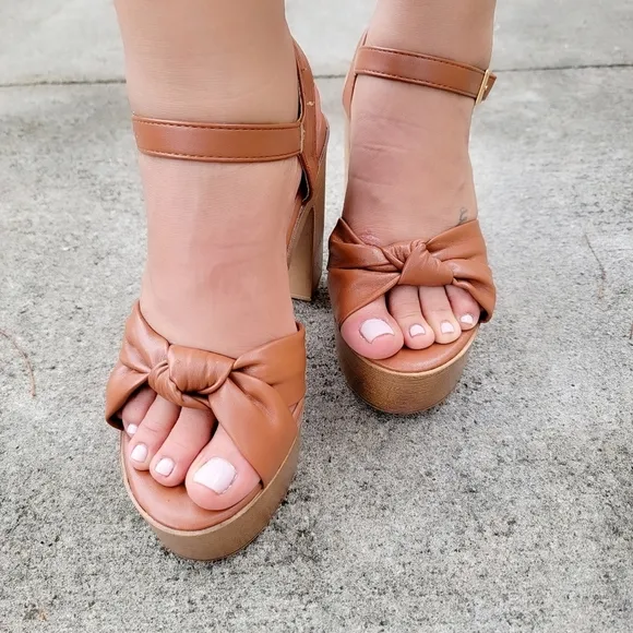 Tan Knotted Chunky Block Heel Sandal