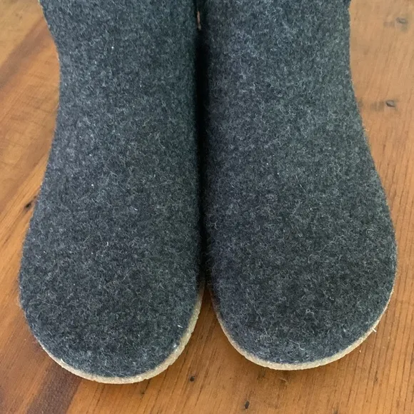 Taos Good Wool Charcoal Cozy Cabincore Gorpcore Slippers Sz 38/7.5