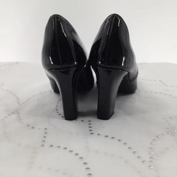 Taryn Rose Black patent leather peep toe  heels