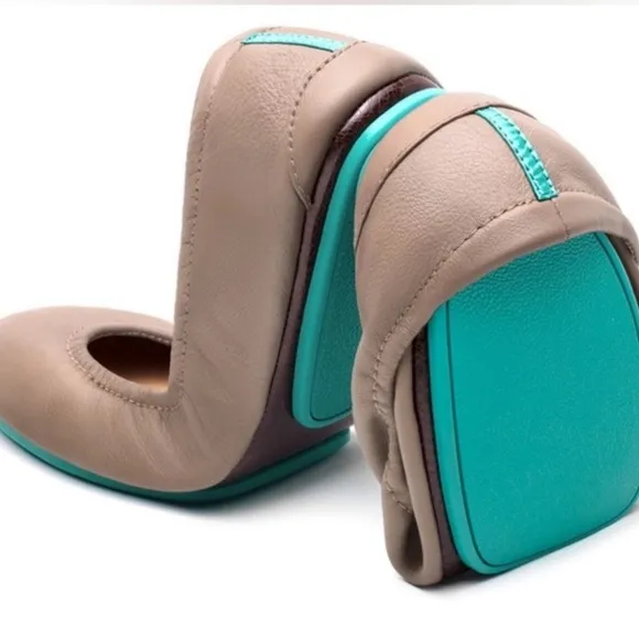 Tieks taupe leather ballet flat size 8, excellent condition