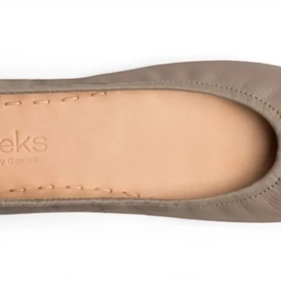 Tieks taupe leather ballet flat size 8, excellent condition