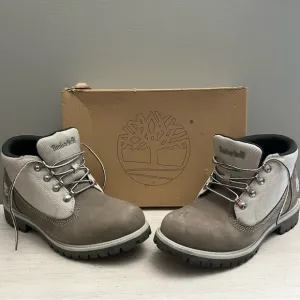 Timberland Campsite Grey Nubuck Waterproof Lug Boots Size 10 with Original Box