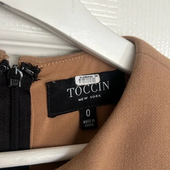 TOCCIN Modern Stretch Colorblock Sleeveless Popover Dress