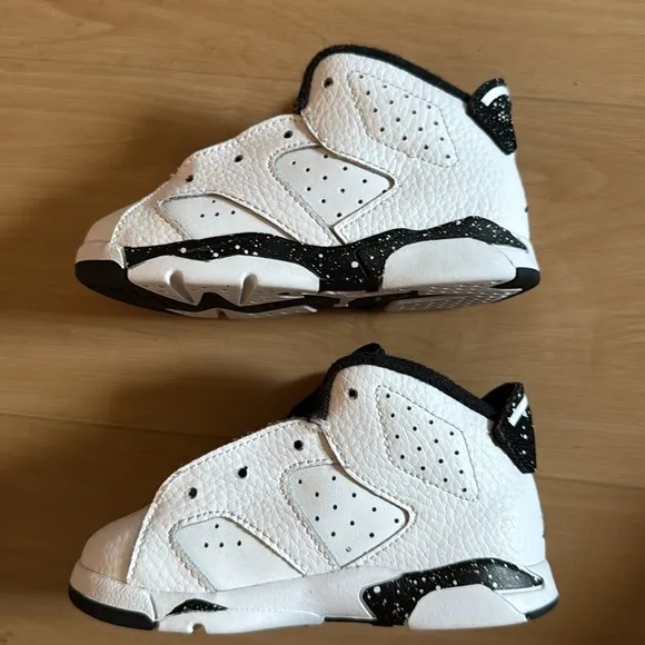 TODDLER BOYS JORDAN BRAND WHITE AIR JORDAN 6 RETRO ATHLETIC SNEAKERS LIKE NEW