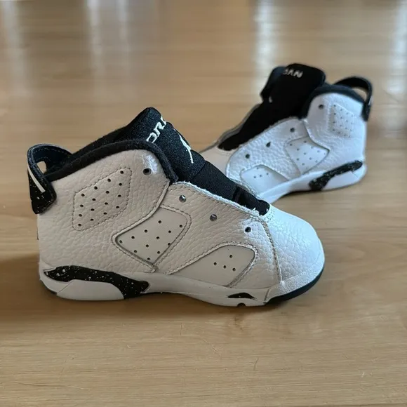 TODDLER BOYS JORDAN BRAND WHITE AIR JORDAN 6 RETRO ATHLETIC SNEAKERS LIKE NEW