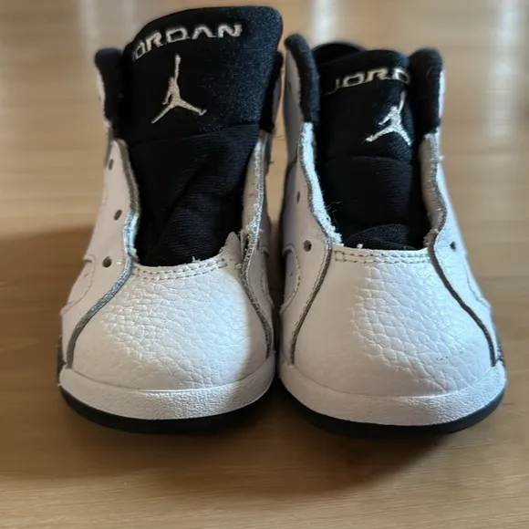 TODDLER BOYS JORDAN BRAND WHITE AIR JORDAN 6 RETRO ATHLETIC SNEAKERS LIKE NEW