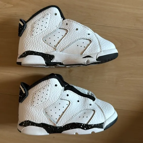 TODDLER BOYS JORDAN BRAND WHITE AIR JORDAN 6 RETRO ATHLETIC SNEAKERS LIKE NEW