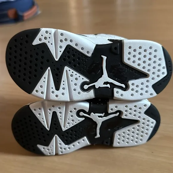 TODDLER BOYS JORDAN BRAND WHITE AIR JORDAN 6 RETRO ATHLETIC SNEAKERS LIKE NEW