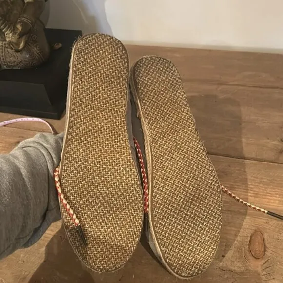 TOMS embroidered lace up shoes Size 8.5”