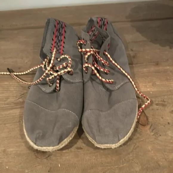 TOMS embroidered lace up shoes Size 8.5”