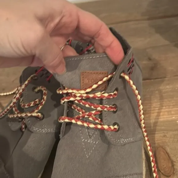 TOMS embroidered lace up shoes Size 8.5”