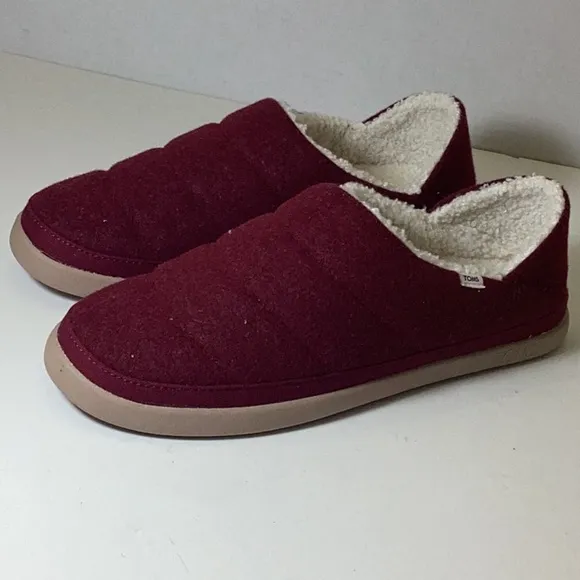 TOMSWomen's Ezra Faux Fur Lined Slip On Quilted Slippers