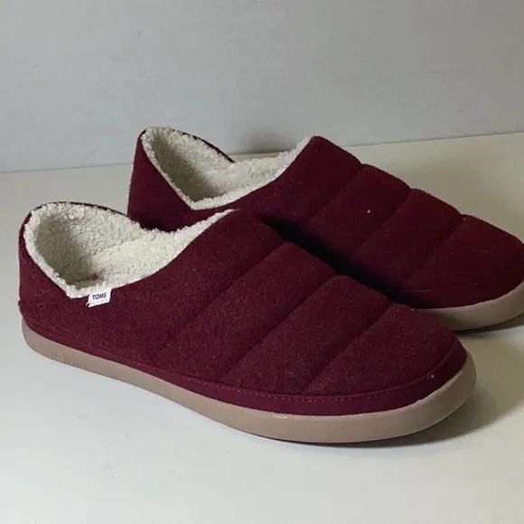 TOMSWomen's Ezra Faux Fur Lined Slip On Quilted Slippers