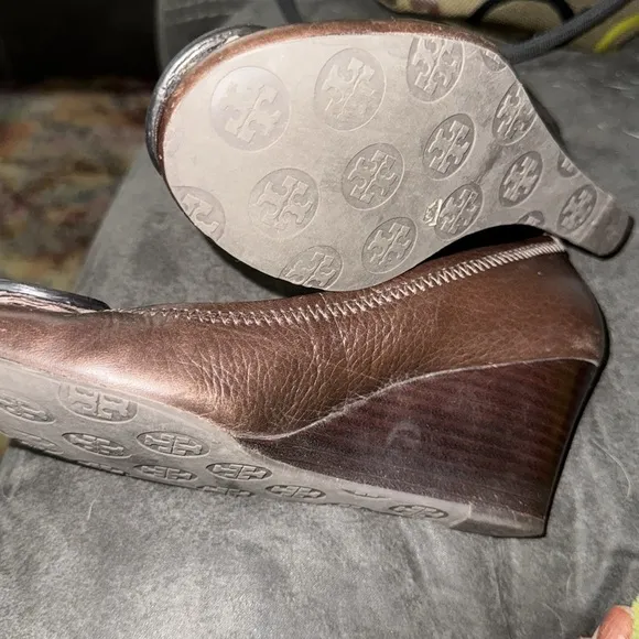 Tory Burch Dark Brown Leather Wedge Shoes Classic Everyday Wear Business Size 5