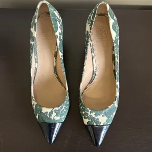 TORY BURCH Issy Floral Heel Pumps Cap Toe Green Cream Sz 8.5