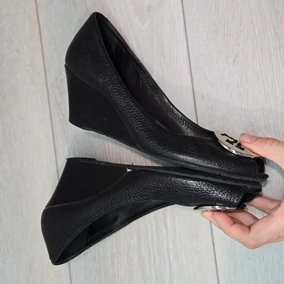 Tory Burch Womens Leather Logo Wedge Sandals shoes sz 7