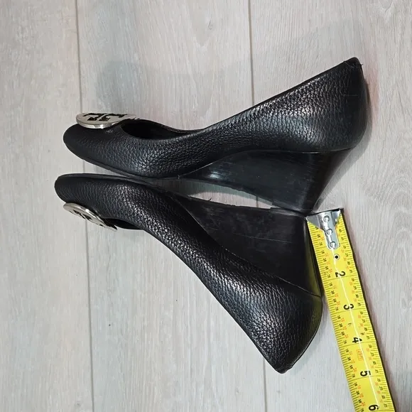 Tory Burch Womens Leather Logo Wedge Sandals shoes sz 7
