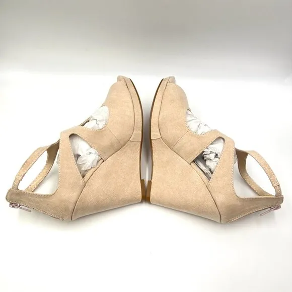 Touch Ups Womens Rory Beige Platform Wedges Sandals Shoes Size 8
