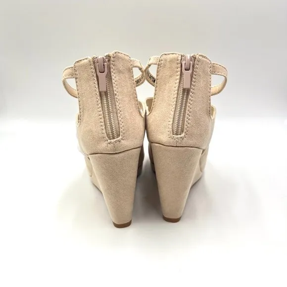 Touch Ups Womens Rory Beige Platform Wedges Sandals Shoes Size 8