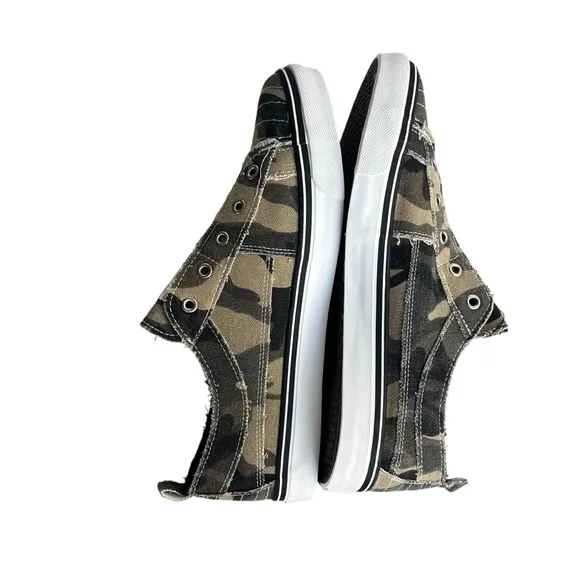 True Religion Men’s Size 11M Green Camo, Brodhi Laceless Canvas Slip On Sneakers