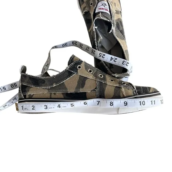 True Religion Men’s Size 11M Green Camo, Brodhi Laceless Canvas Slip On Sneakers