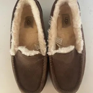 Ugg Ansley‎ Slippers in Espresso, Cozy, Fluffy, Suede Slippers  Size 8