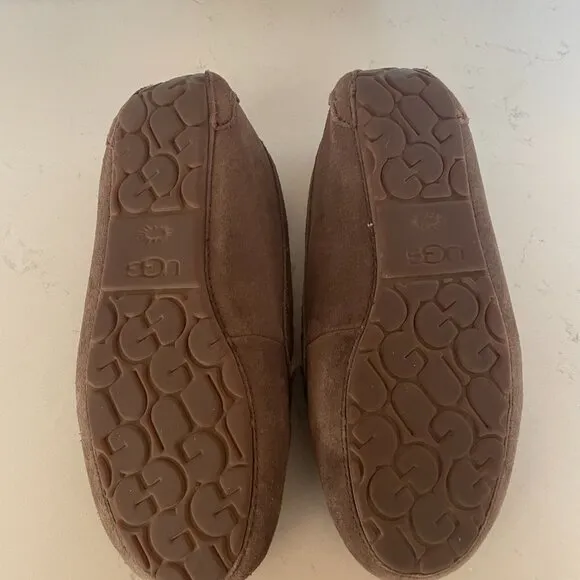Ugg Ansley‎ Slippers in Espresso, Cozy, Fluffy, Suede Slippers  Size 8