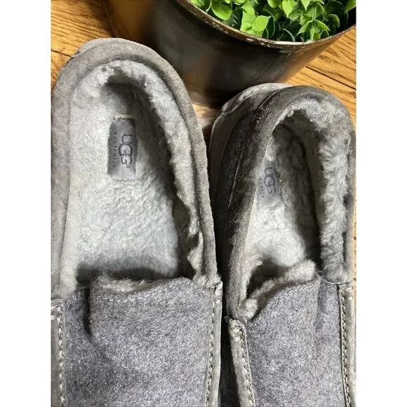 Ugg ASCOT CHARCOAL MEN’S SLIPPERS SIZE 12
