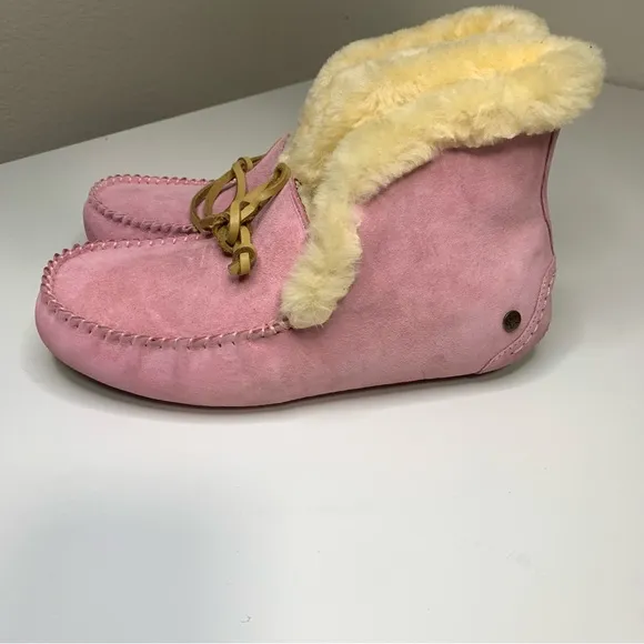 UGG AUSTRALIA Alena Slippers