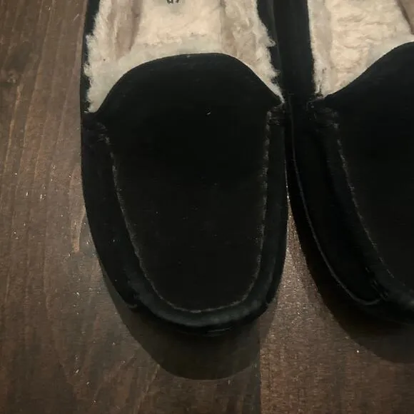 UGG Australia Black Suede Slip On Shoes Classic Comfortable Women's Size 6
