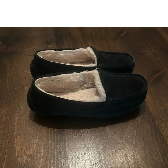 UGG Australia Black Suede Slip On Shoes Classic Comfortable Women's Size 6