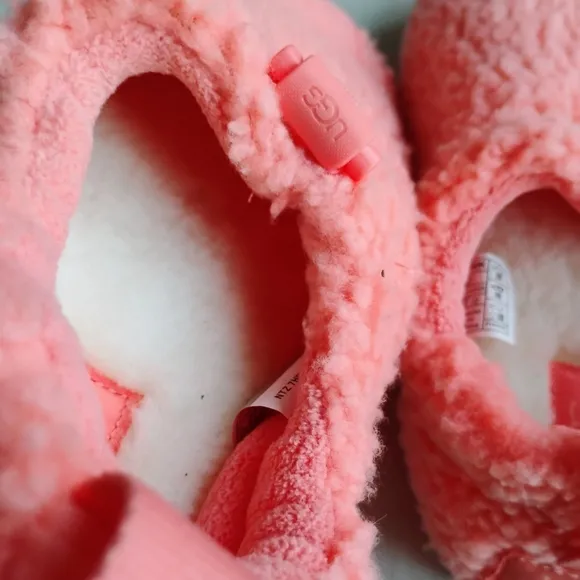UGG Australia NEW Kids Plushy Slippers