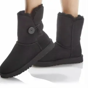 Ugg Australia Women Classic 5803 Sheepskin Bailey Button II Boots shoes sz 7