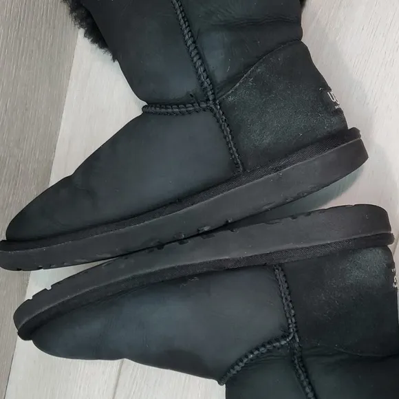Ugg Australia Women Classic 5803 Sheepskin Bailey Button II Boots shoes sz 7