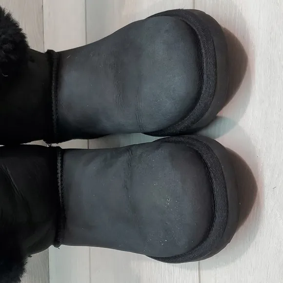 Ugg Australia Women Classic 5803 Sheepskin Bailey Button II Boots shoes sz 7