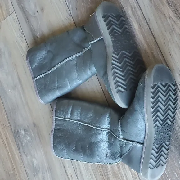 Ugg Australia Women Sheepskin Metallic Pewter Classic Tall 5823 boots shoes