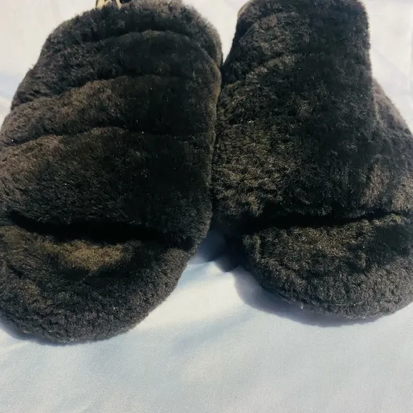 UGG Black Fluffy Slippers Cozy Comfort