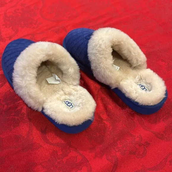UGG BLUE cozy double diamond fluffy slippers size 12 like new