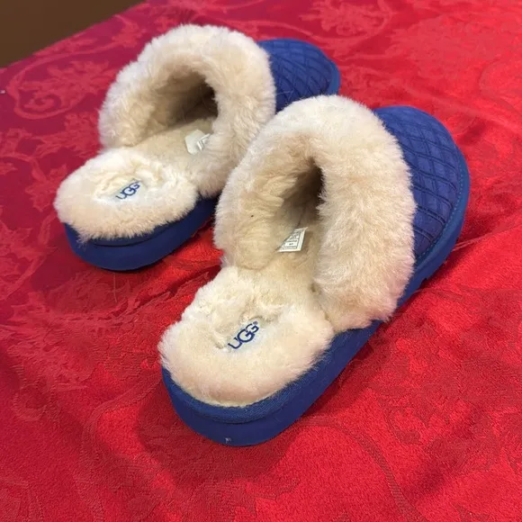 UGG BLUE cozy double diamond fluffy slippers size 12 like new