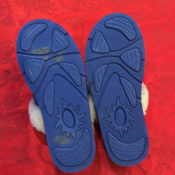 UGG BLUE cozy double diamond fluffy slippers size 12 like new