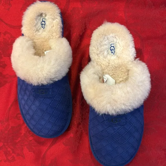 UGG BLUE cozy double diamond fluffy slippers size 12 like new