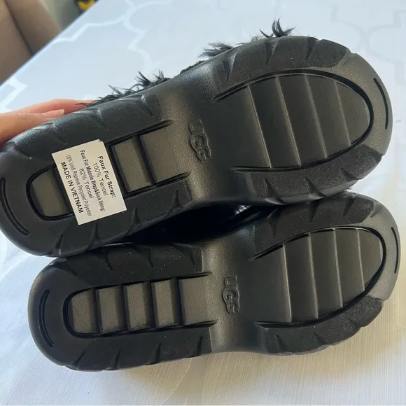 Ugg Fluff Sugar black furry double strap sandal slippers Size 9