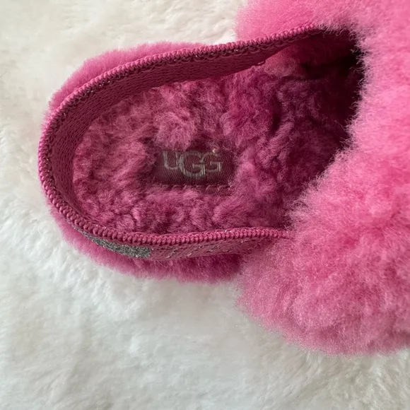 Ugg fluff yeah pink/white faux fur girls slippers