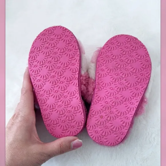 Ugg fluff yeah pink/white faux fur girls slippers