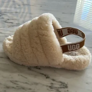 UGG “Fluff Yeah Slide” Fluffy Cream Slippers