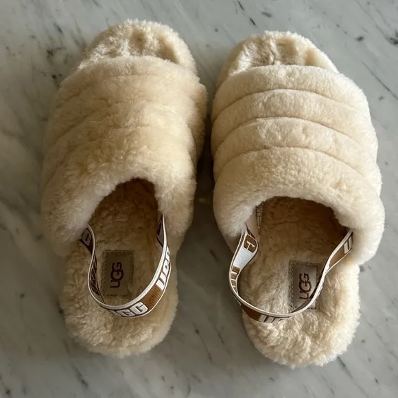 UGG “Fluff Yeah Slide” Fluffy Cream Slippers