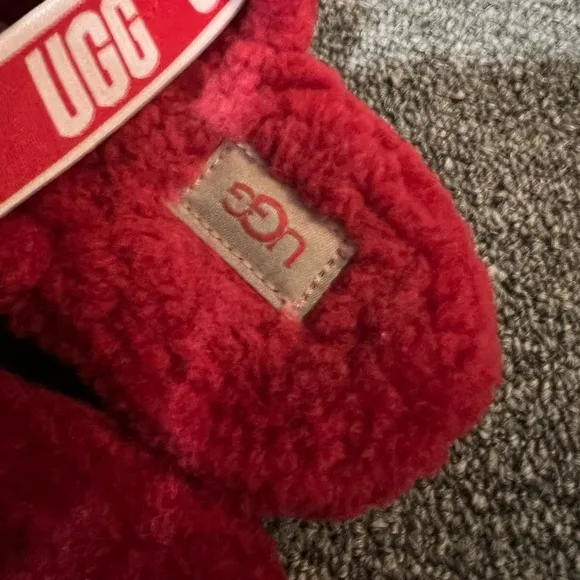 UGG Fluff Yeah Slide Samba Red Kids Size 6