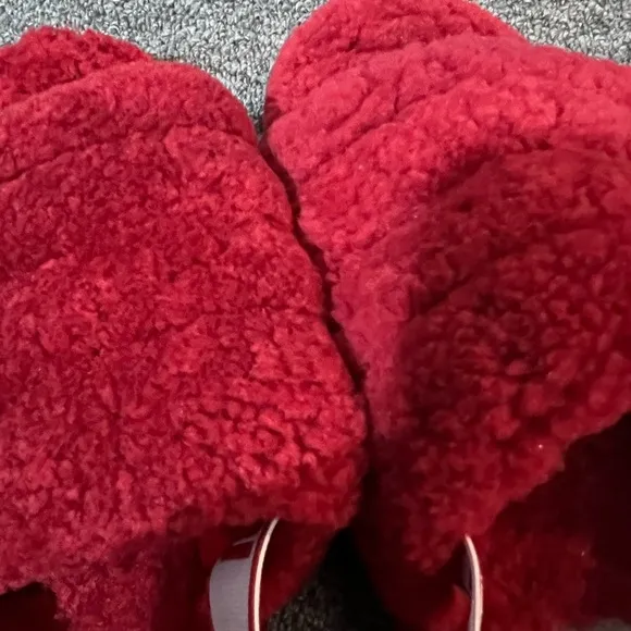 UGG Fluff Yeah Slide Samba Red Kids Size 6