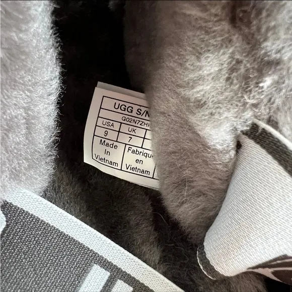 UGG® Fluff Yeah Slide Size 9